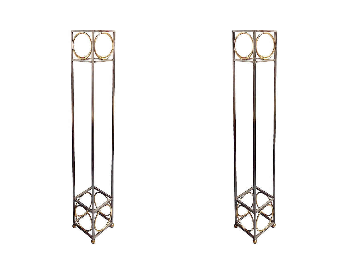 Par de columnas en hierro y bronce. 1980