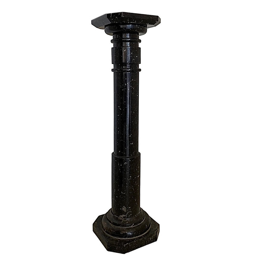 Columna en marmol. 1970