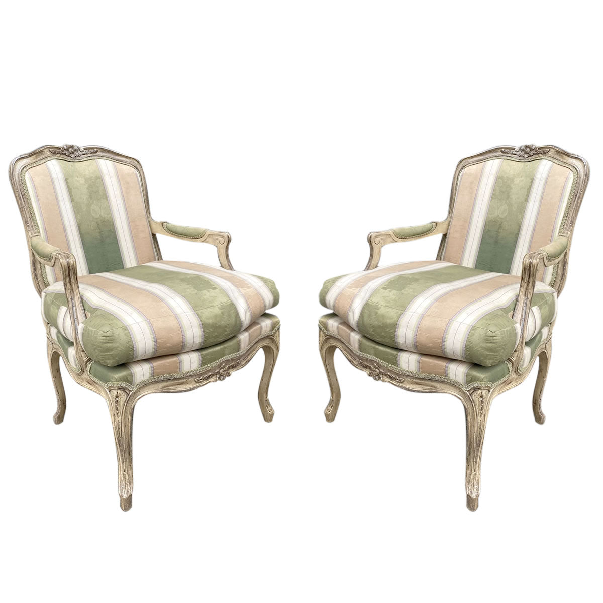 Par de sillas estilo Louis XV