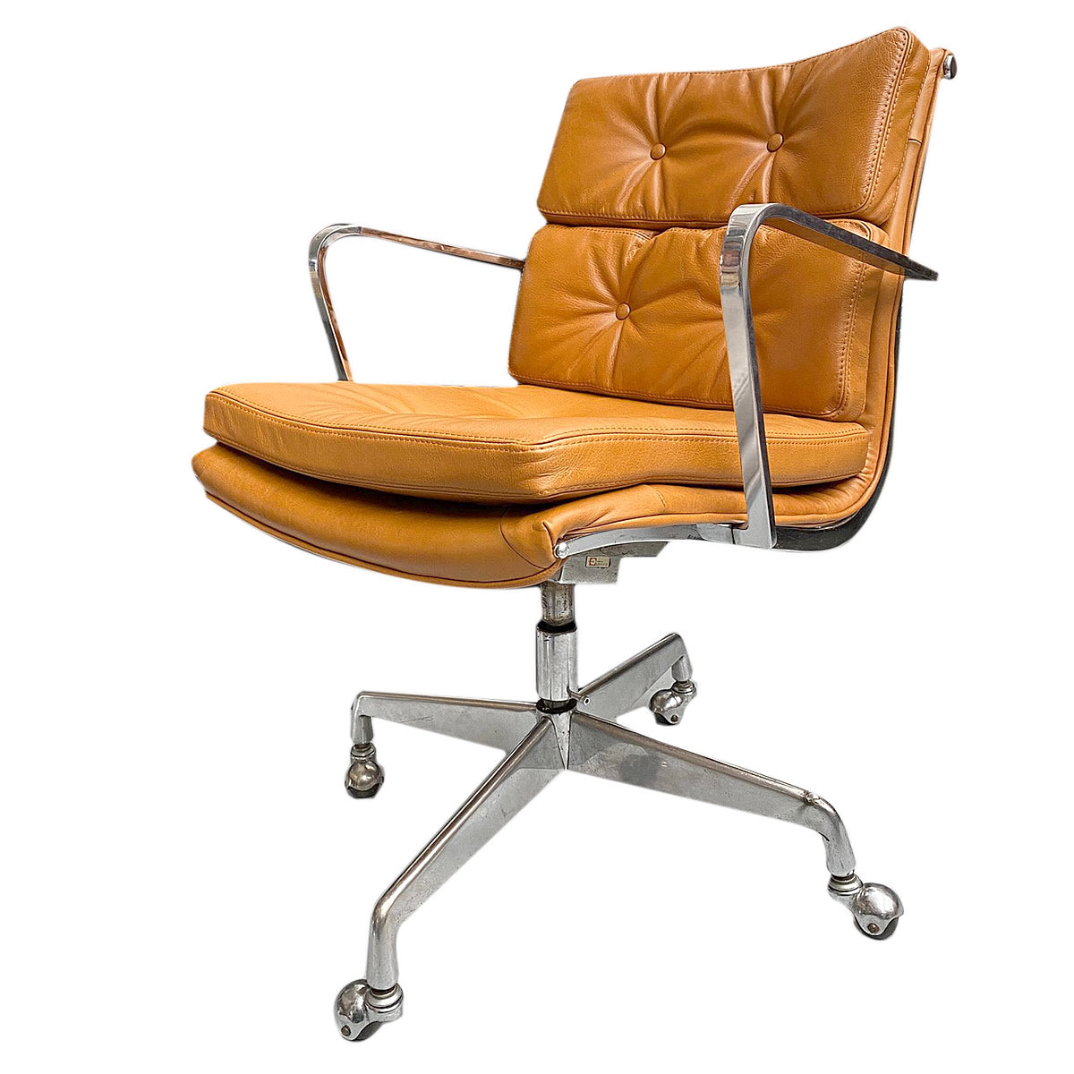 Silla escritorio en cromo y cuero. 1970